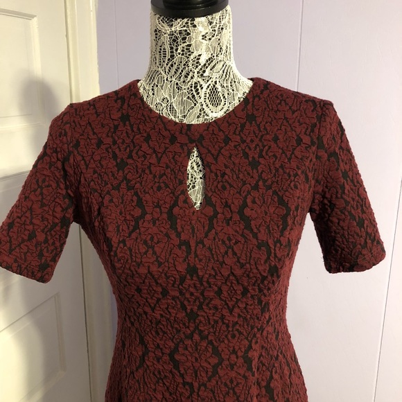 Burgundy pattern dress - Picture 2 of 5